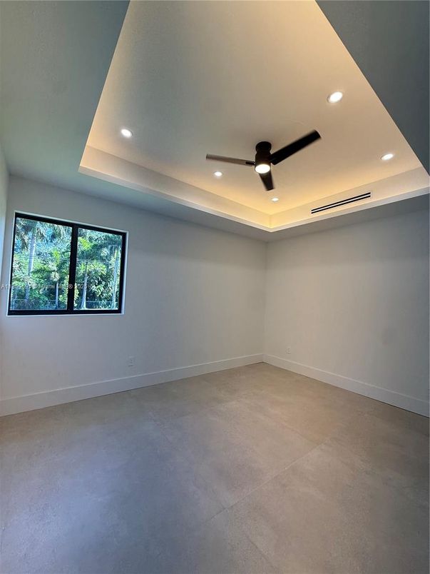 Empty room, Interior, Recessed Lighting