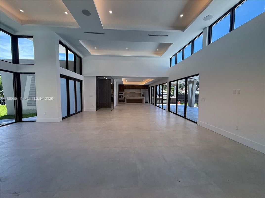 Empty room, Interior, Recessed Lighting