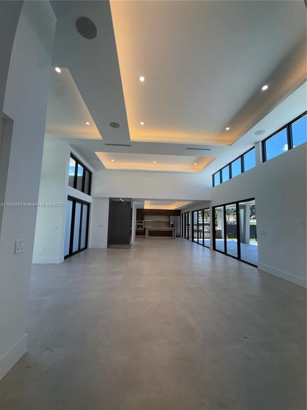 Empty room, Interior, Recessed Lighting