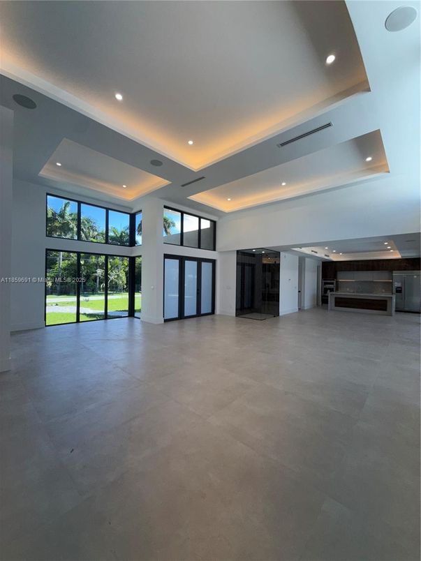 Empty room, Interior, Recessed Lighting