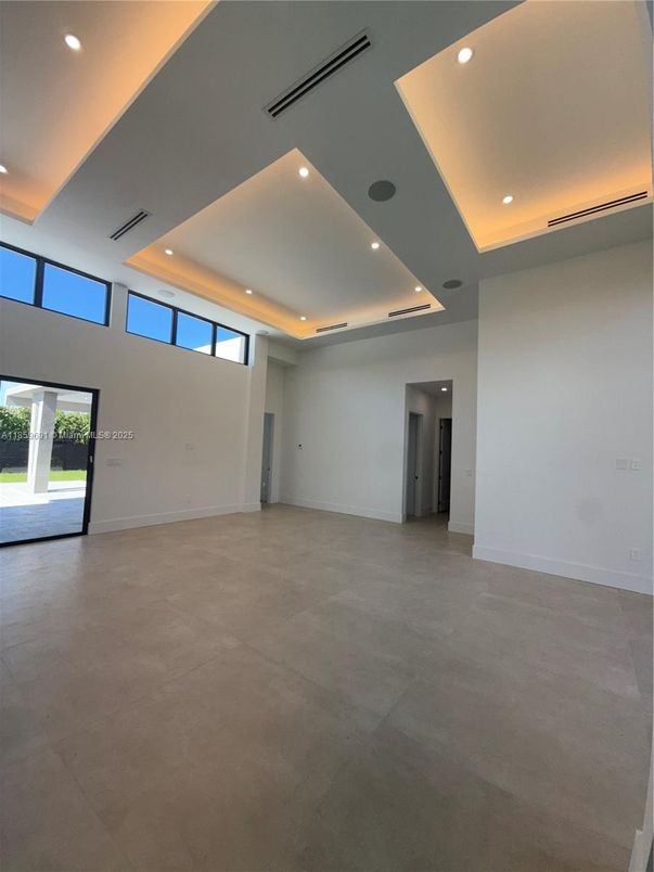 Empty room, Interior, Recessed Lighting