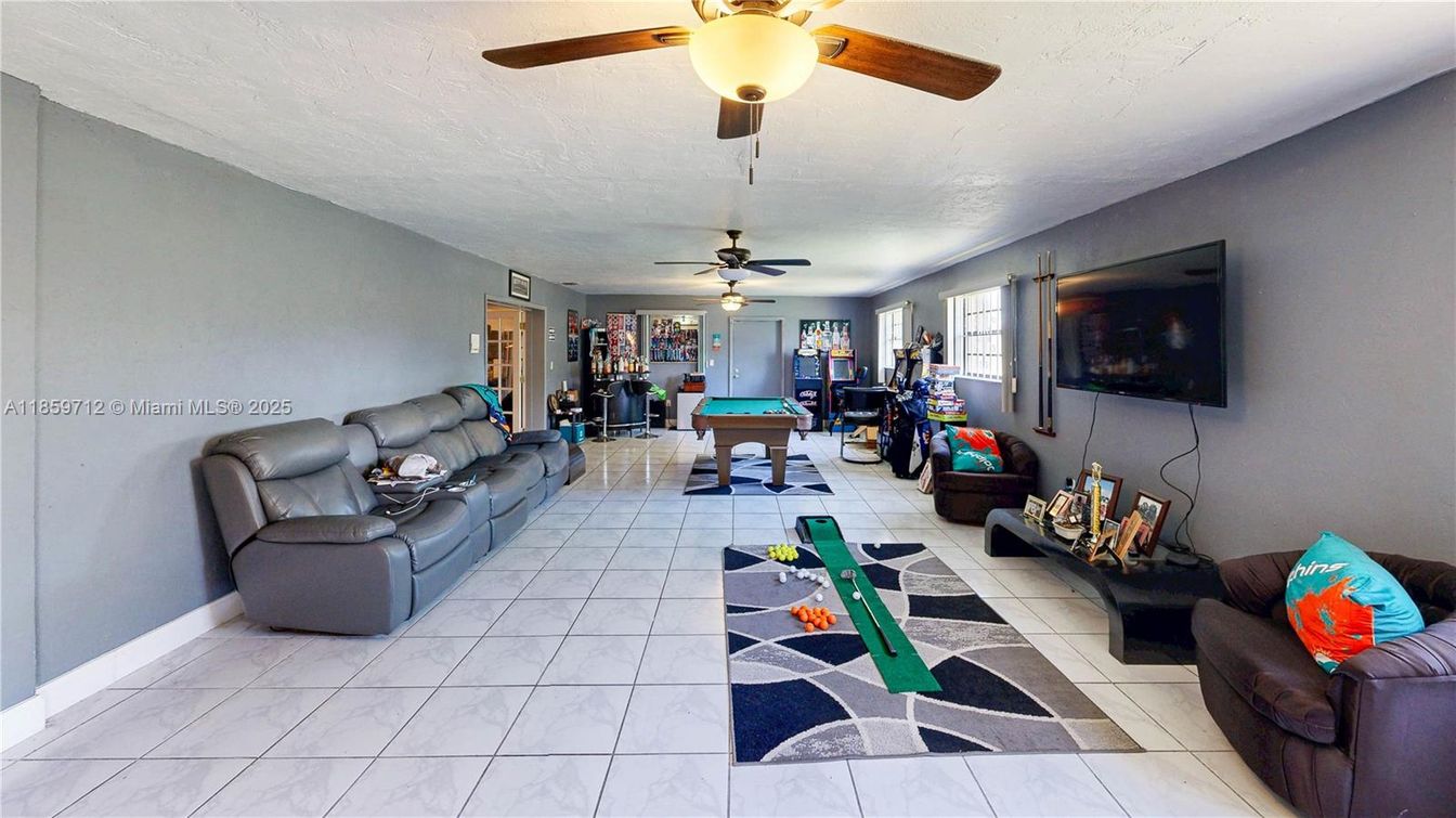 Billiard Table, Game Room, Interior, Living room