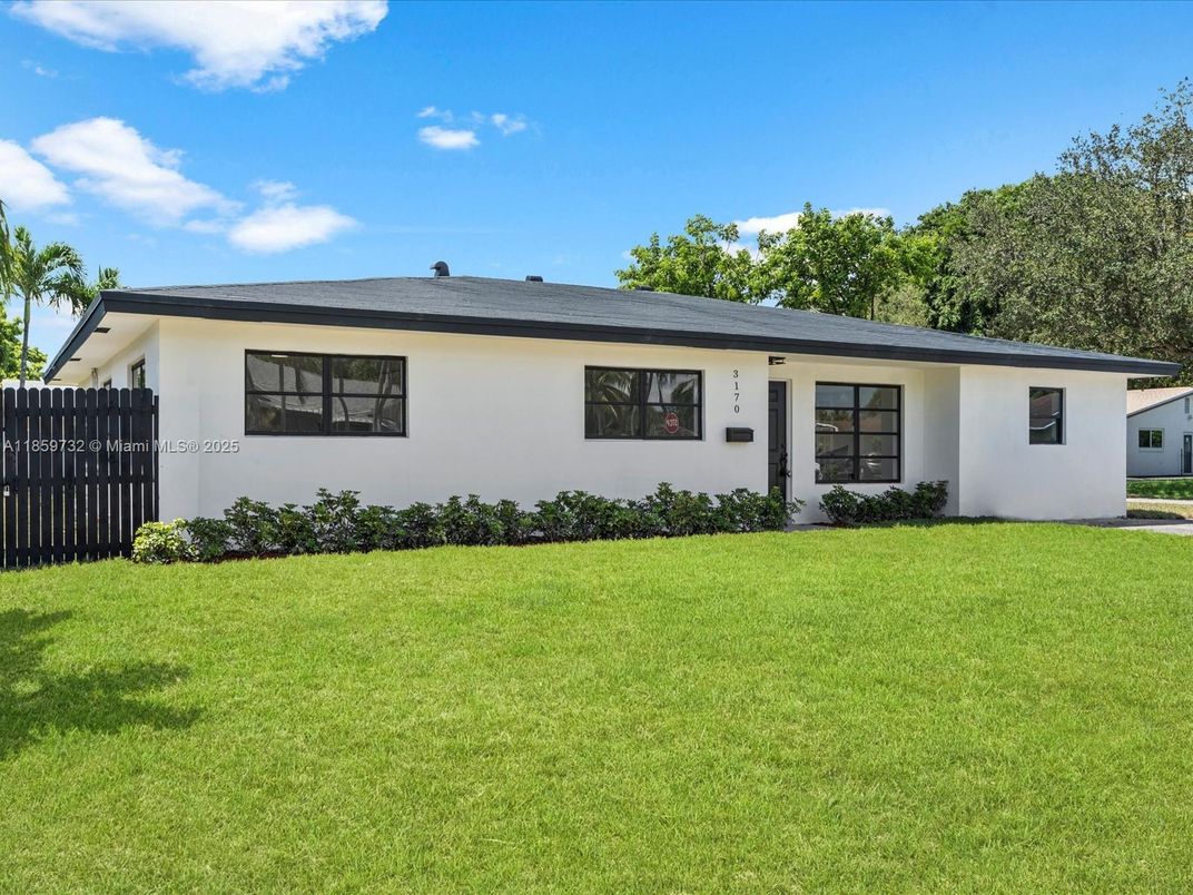 Backyard, Exterior, Facade, Ranch