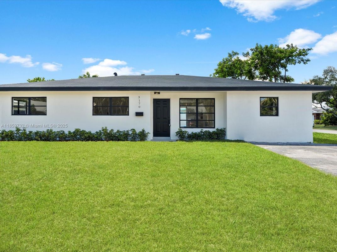 Backyard, Exterior, Facade, Ranch