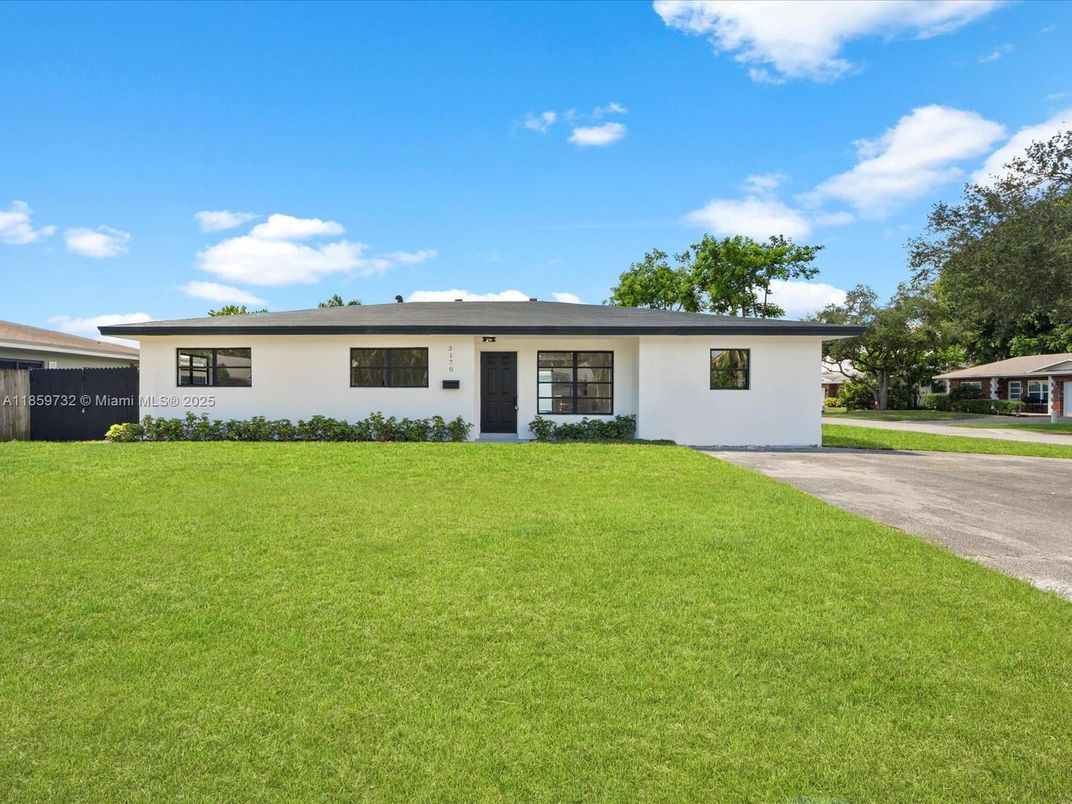 Backyard, Exterior, Facade, Ranch
