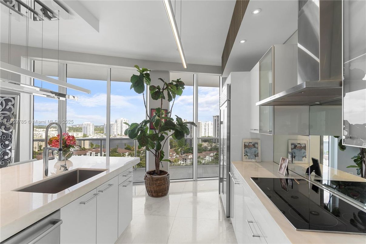Interior, Kitchen, Recessed Lighting, Water