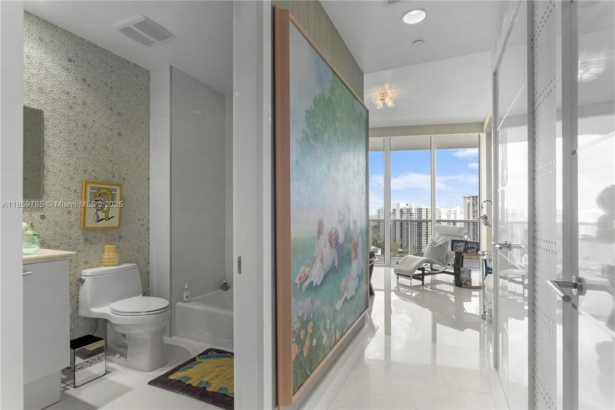 Bathroom, Interior, Recessed Lighting