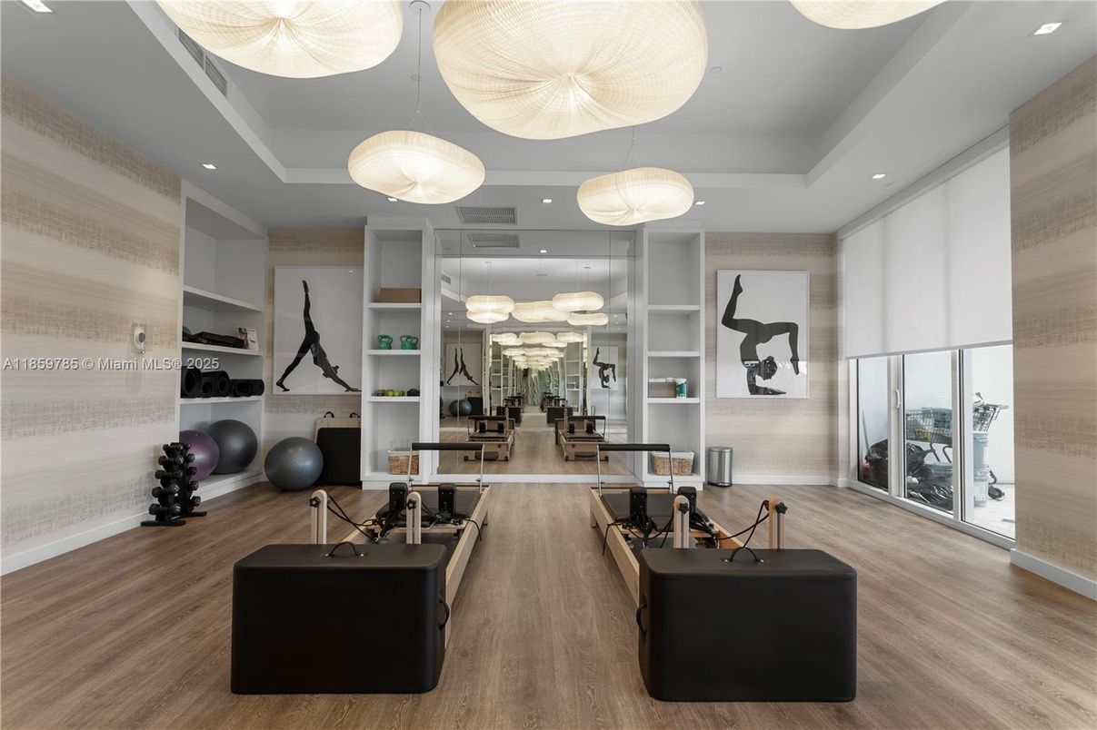 Interior, Pendant Lights, Recessed Lighting, Wood Texture Flooring