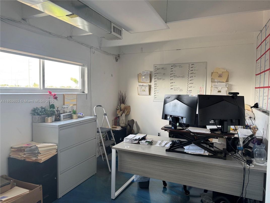 Home Office, Interior