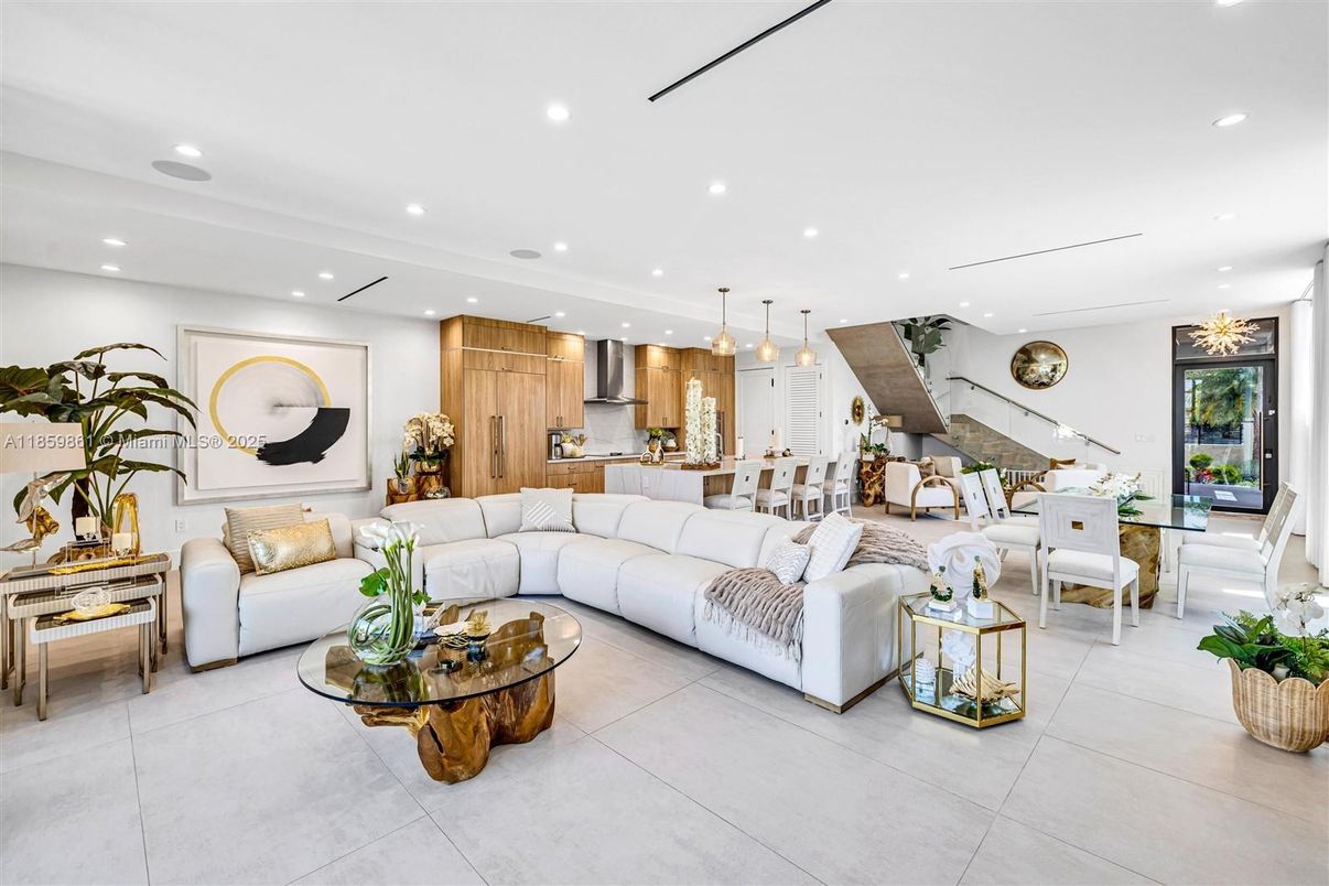 Dining room, Interior, Kitchen, Living room, Pendant Lights, Recessed Lighting, Stainless Steel Appliances