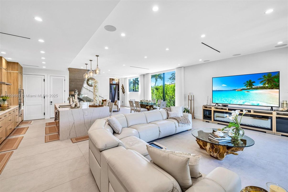 Dining room, Interior, Kitchen, Living room, Pendant Lights, Recessed Lighting