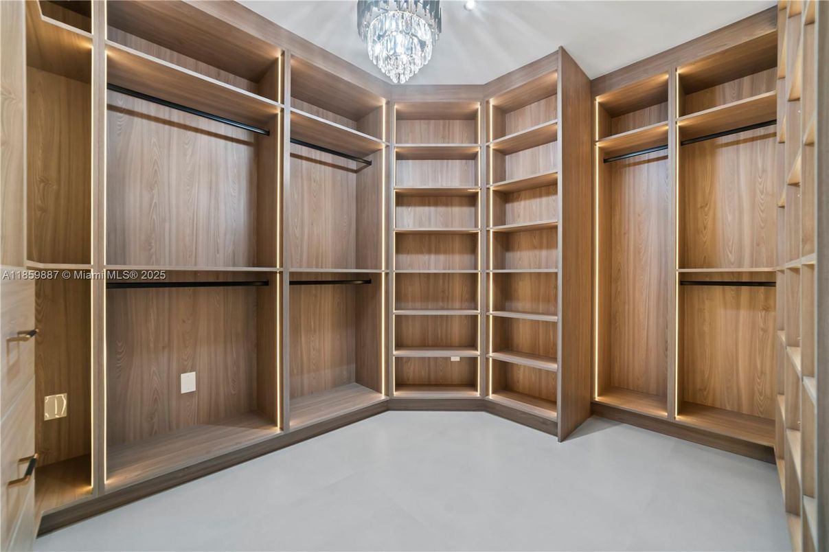 Chandelier, Interior, Walk-in Closets