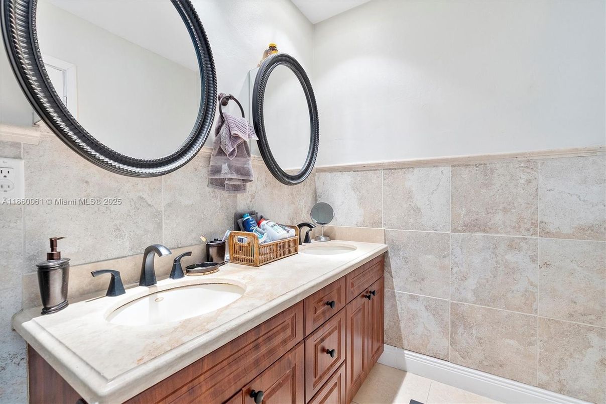 Bathroom, Dual Sink Vanities, Interior