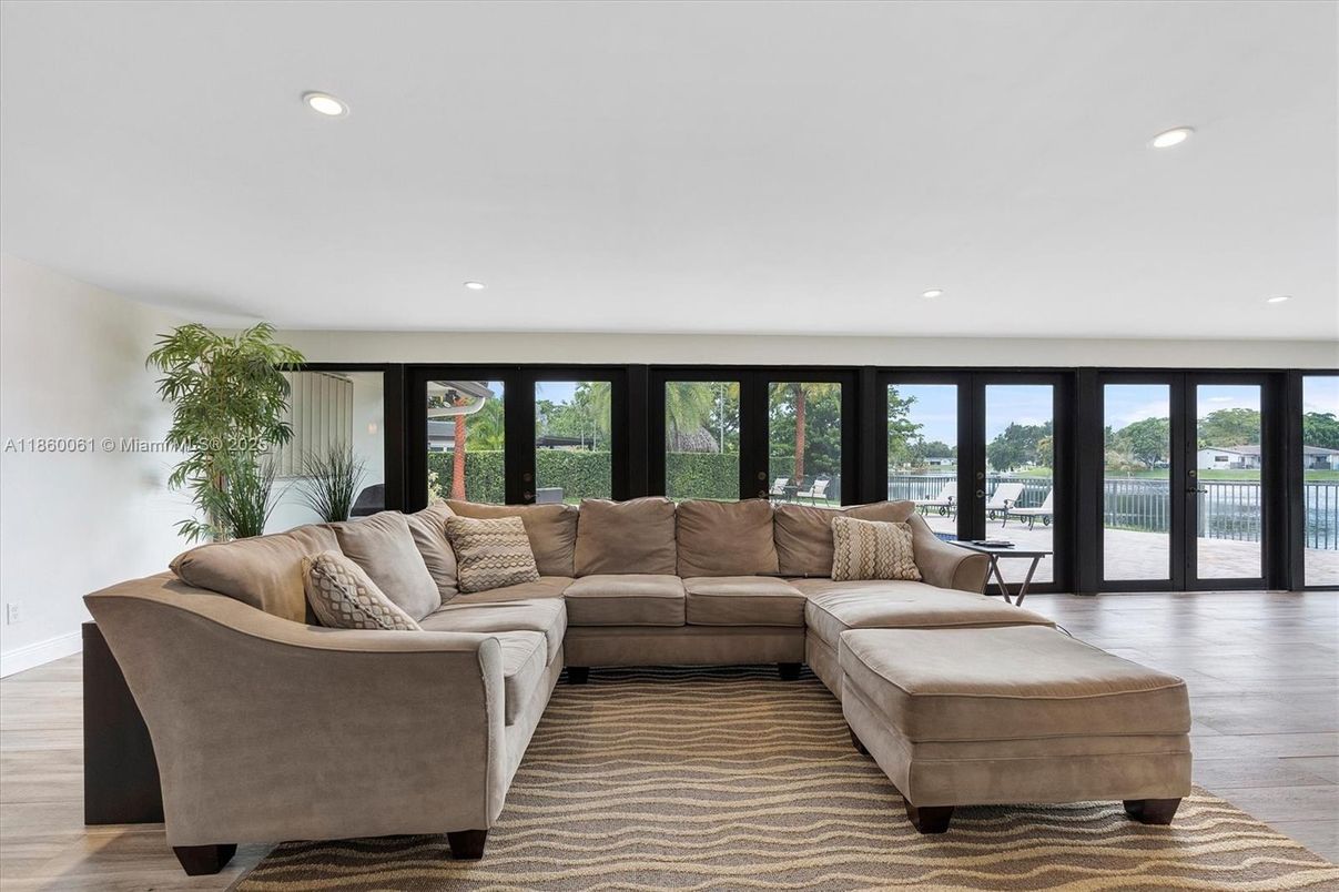 Interior, Living room, Recessed Lighting, Wood Texture Flooring