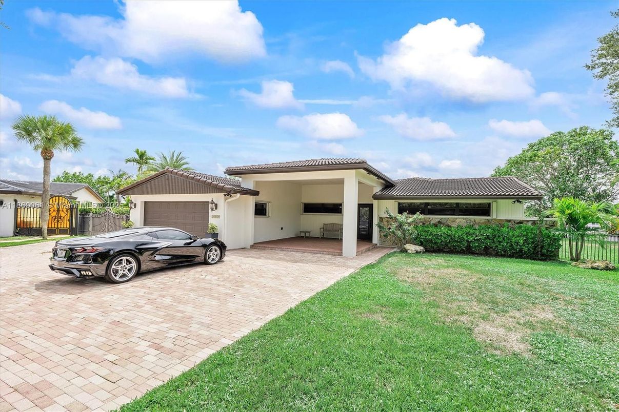 Backyard, Detached Garage, Exterior