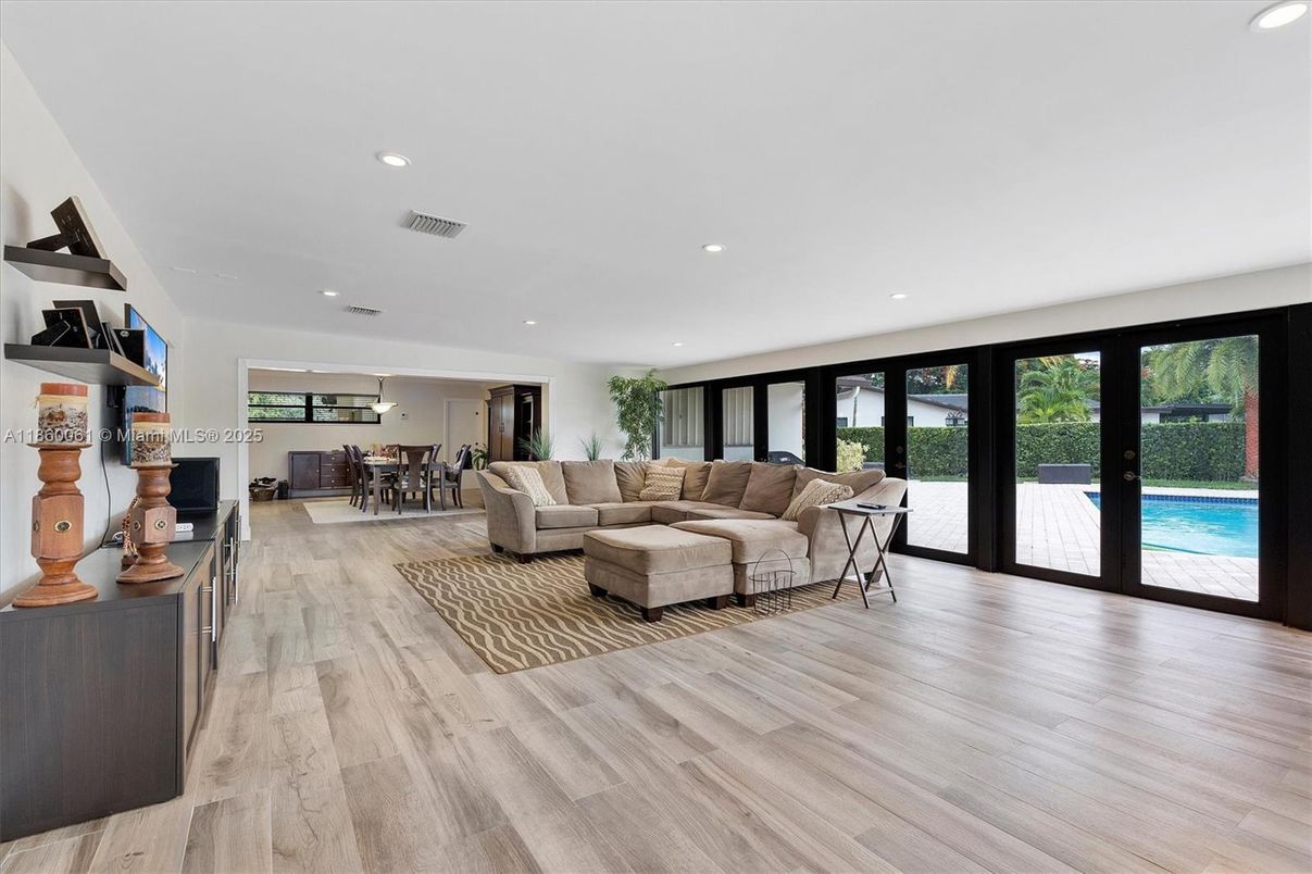 Dining room, Interior, Living room, Recessed Lighting, Wood Texture Flooring