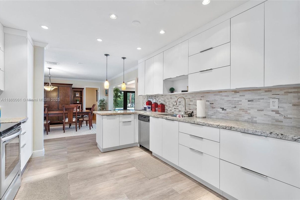 Dining room, Interior, Kitchen, Pendant Lights, Recessed Lighting, Stainless Steel Appliances, Wood Texture Flooring