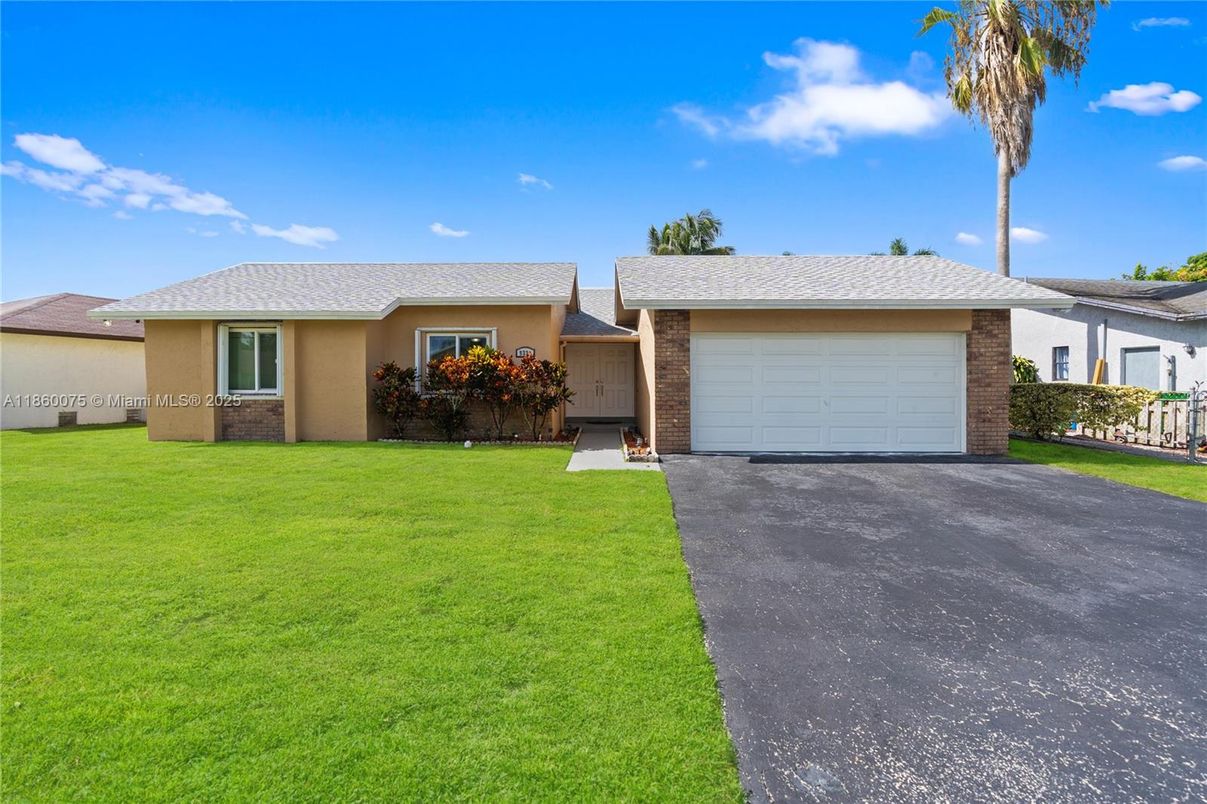 Attached, Exterior, Facade, Brick Facade, Ranch