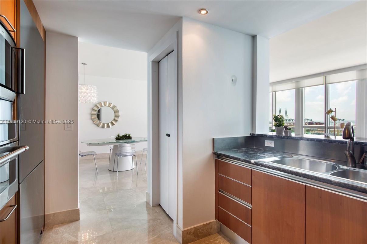Bathroom, Interior, Pendant Lights, Recessed Lighting