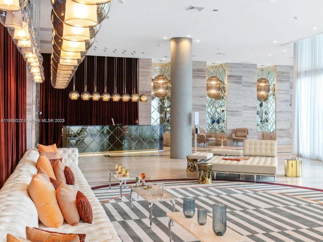 Interior, Living room, Pendant Lights, Recessed Lighting