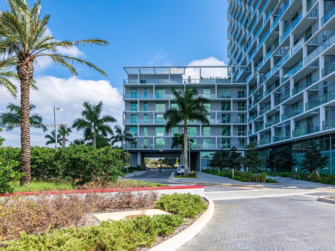 Exterior, Facade, Condo Building