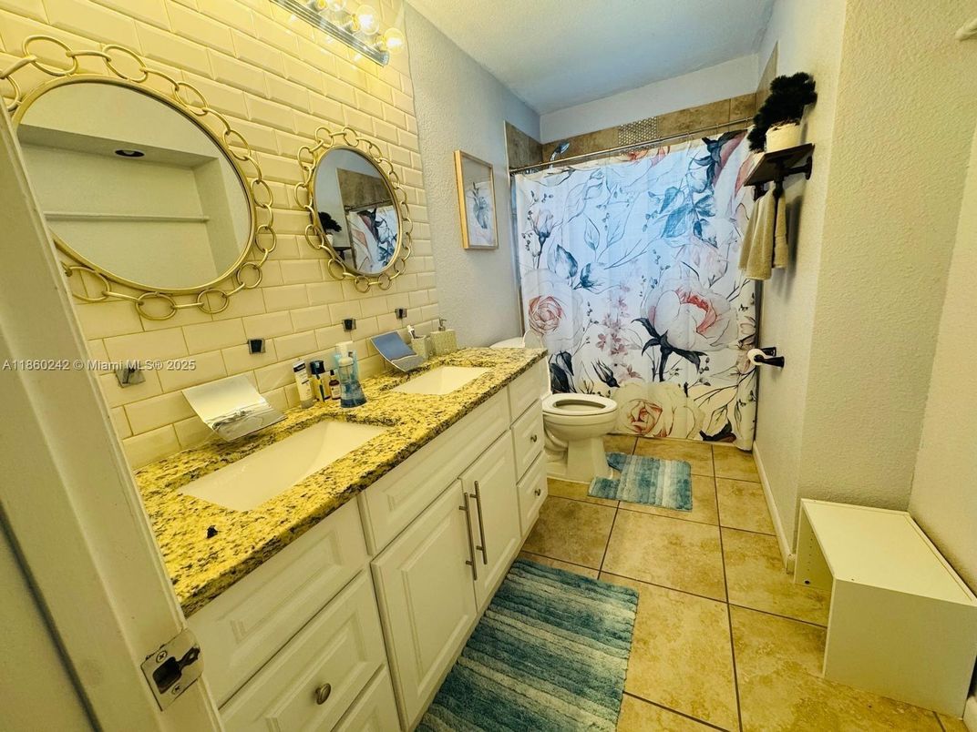 Bathroom, Dual Sink Vanities, Interior