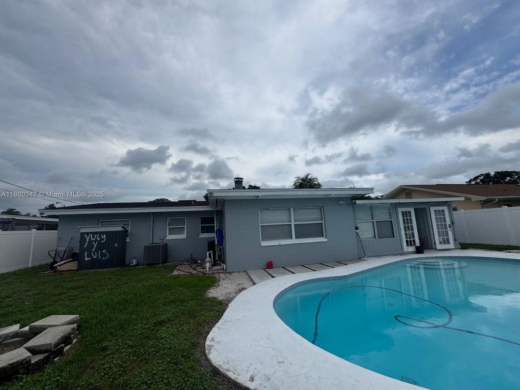 Exterior, Pool