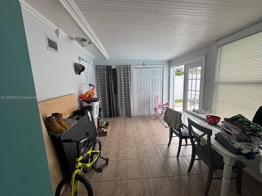 Dining room, Interior
