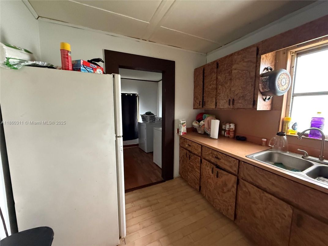 Interior, Kitchen, Washer, Wood Texture Flooring
