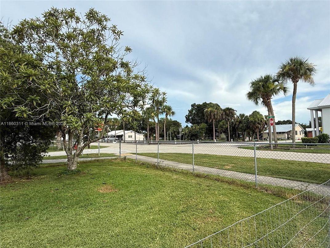 Exterior, Tennis Courts