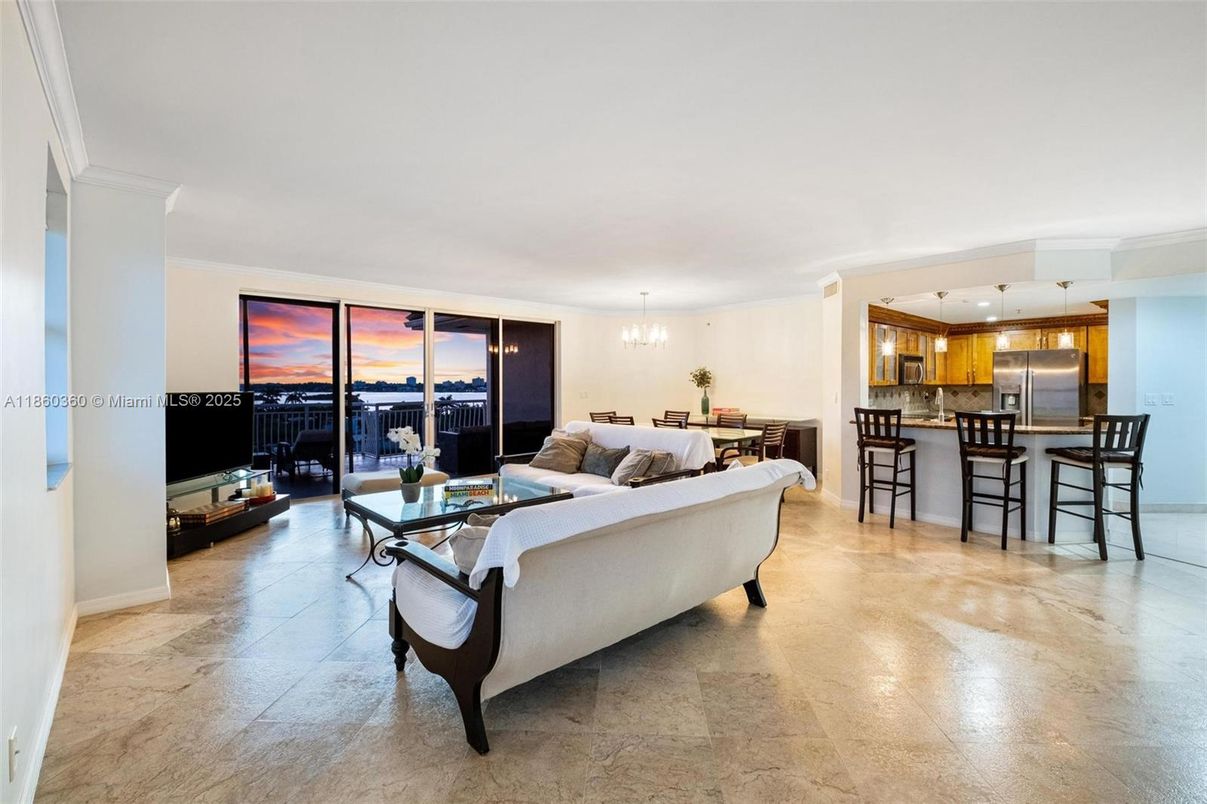 Chandelier, Dining room, Interior, Kitchen, Living room, Pendant Lights, Stainless Steel Appliances