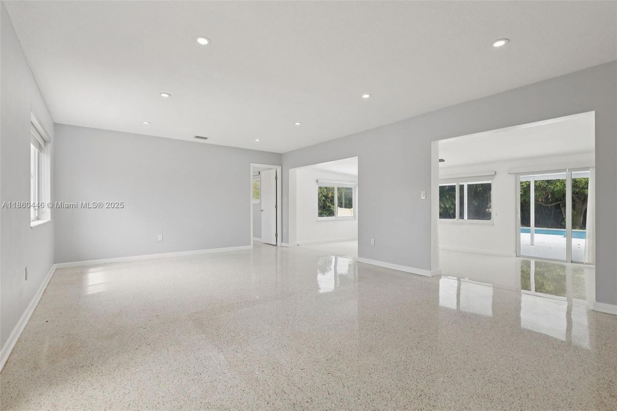 Empty room, Interior, Recessed Lighting