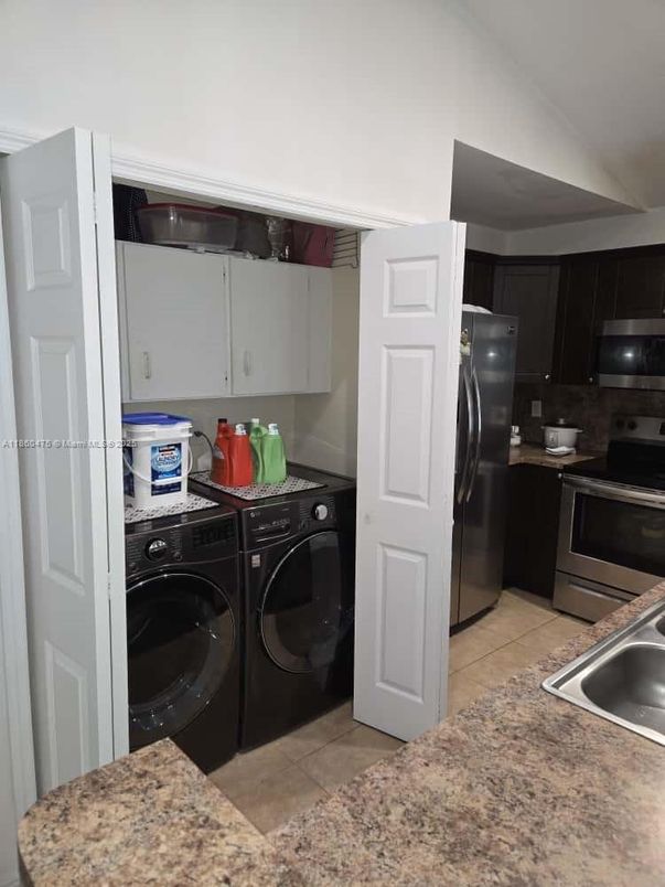 Interior, Kitchen, Utility Closets, Washer