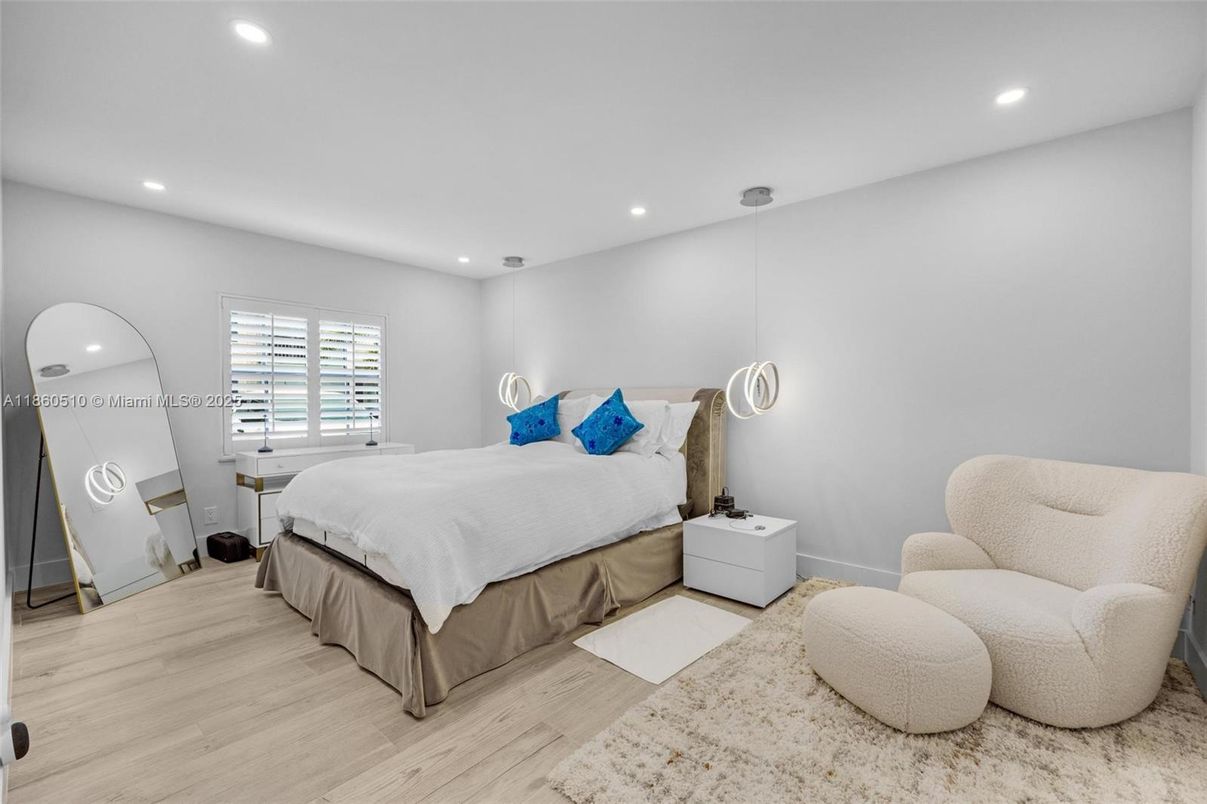 Bedroom, Interior, Pendant Lights, Recessed Lighting, Wood Texture Flooring