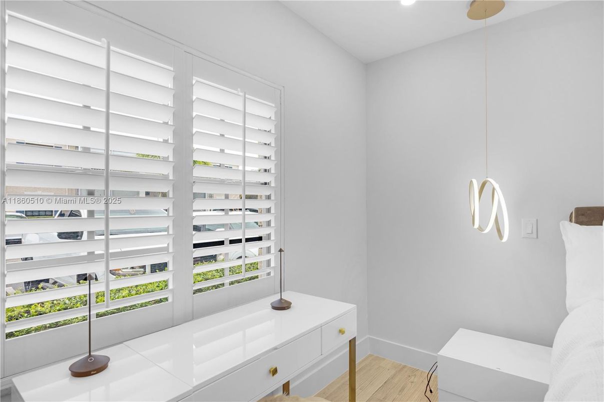 Interior, Pendant Lights, Recessed Lighting, Wood Texture Flooring