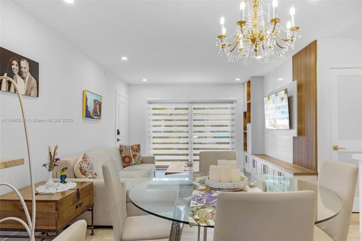Chandelier, Dining room, Interior, Living room, Recessed Lighting