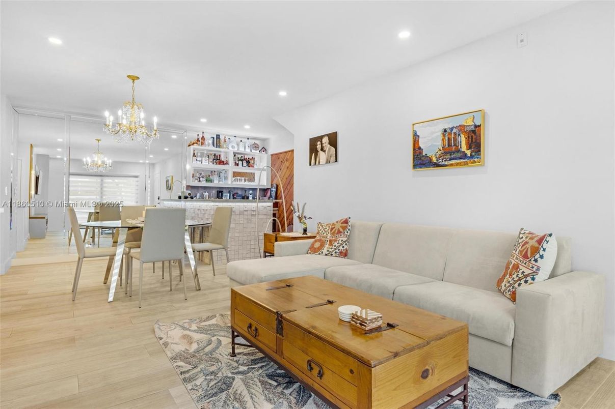 Chandelier, Dining room, Interior, Living room, Recessed Lighting, Wood Texture Flooring