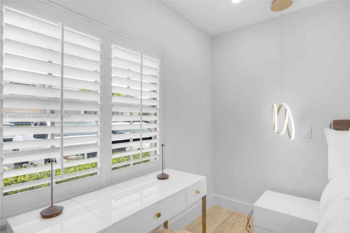 Interior, Pendant Lights, Recessed Lighting, Wood Texture Flooring