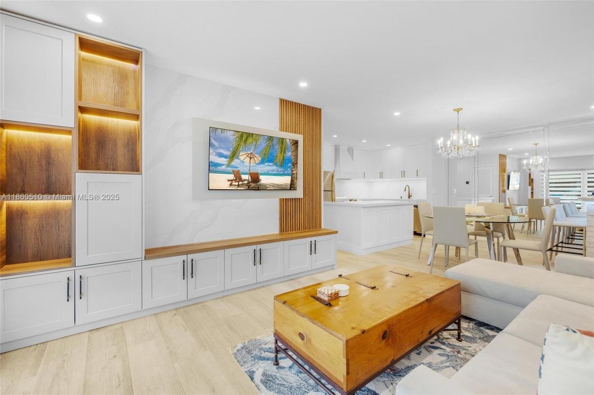 Chandelier, Dining room, Interior, Kitchen, Living room, Recessed Lighting, Wood Texture Flooring