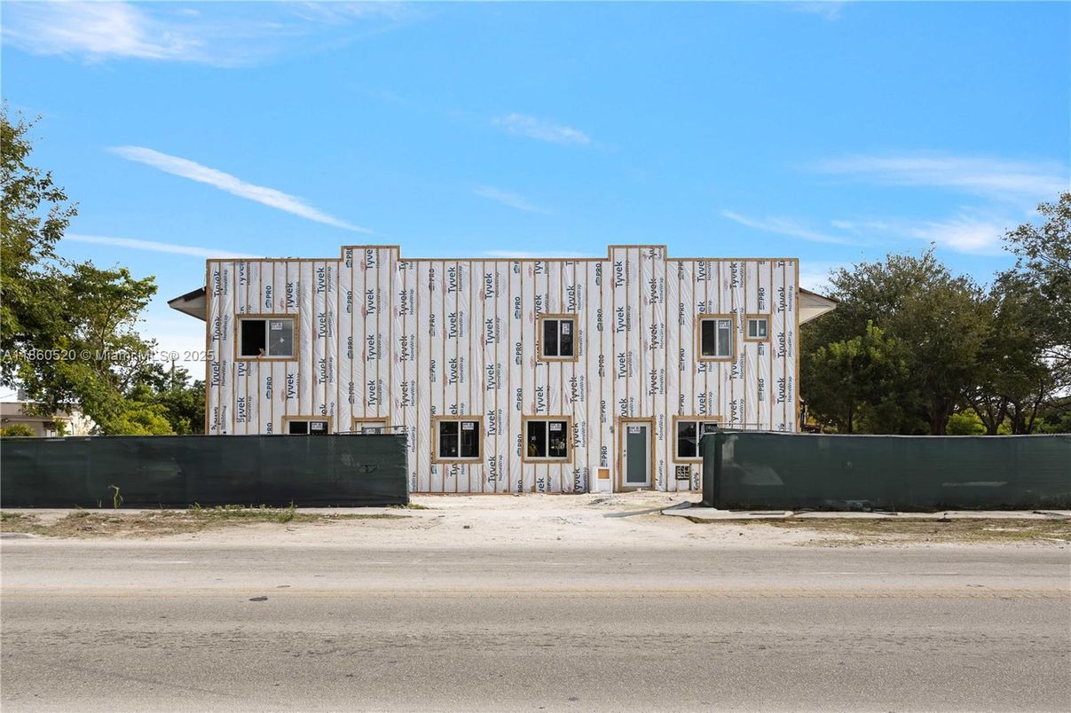 Exterior, Facade, Highrise