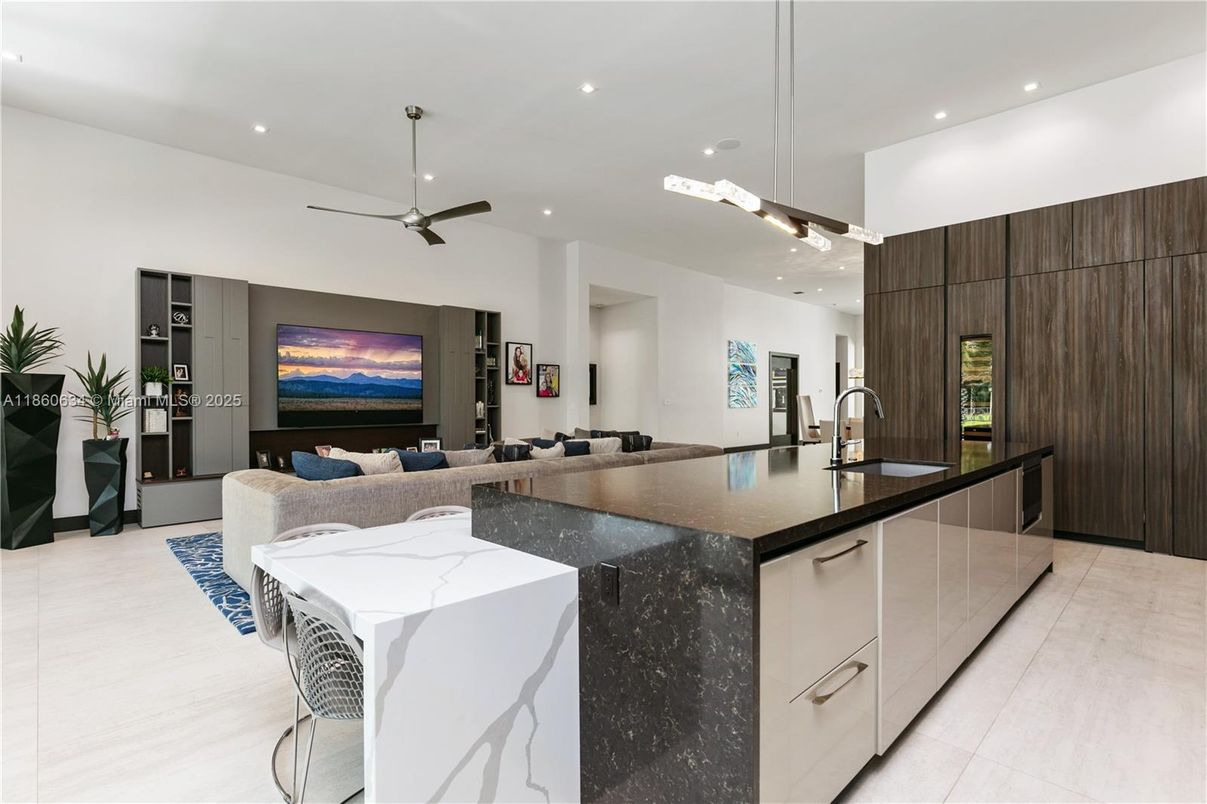 Interior, Kitchen, Living room, Pendant Lights, Recessed Lighting, Water
