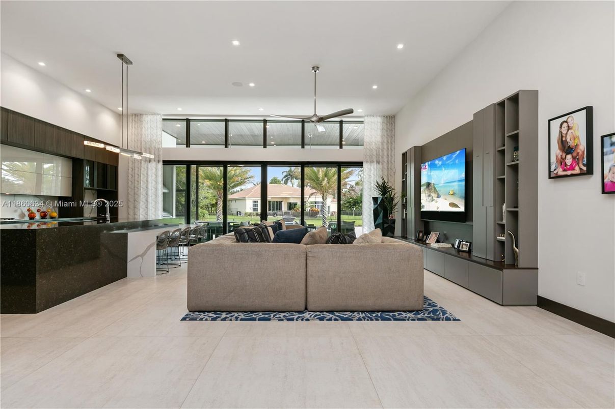 Dining room, Interior, Living room, Pendant Lights, Recessed Lighting