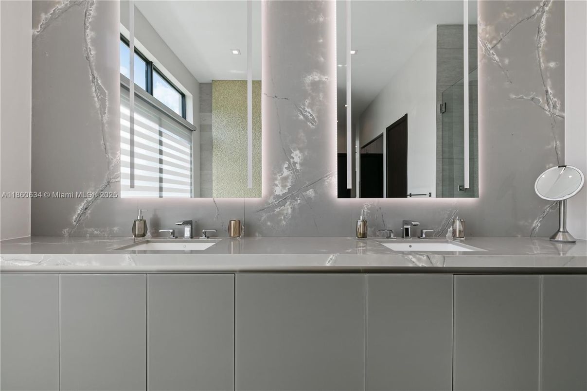 Bathroom, Interior, Recessed Lighting