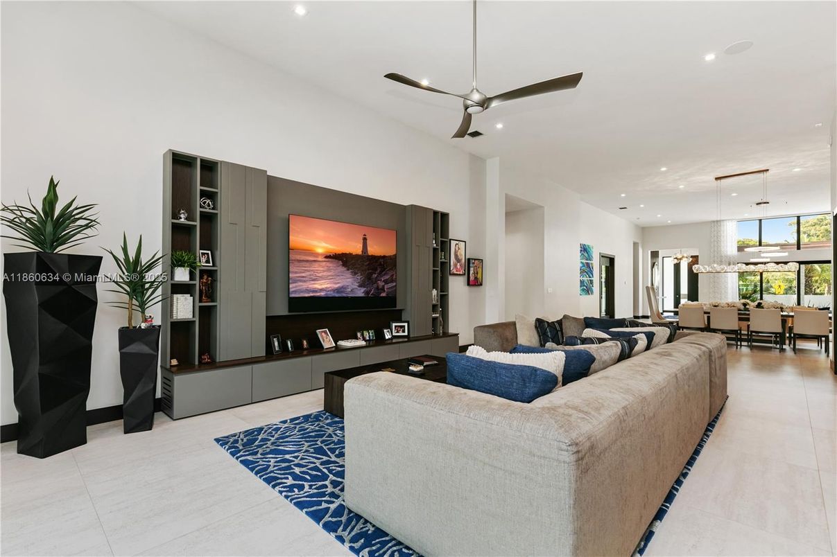 Dining room, Interior, Living room, Pendant Lights, Recessed Lighting