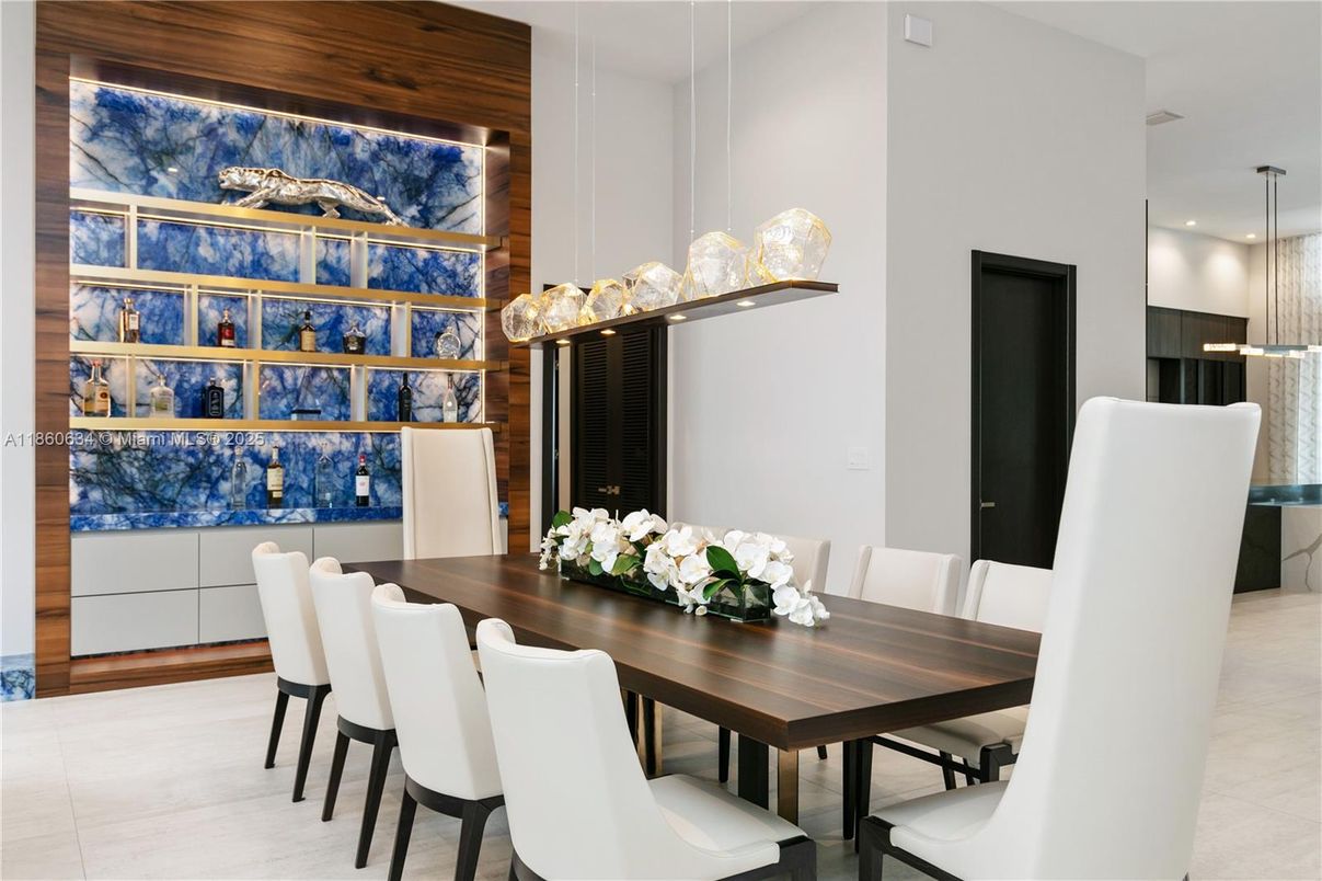 Dining room, Interior, Pendant Lights, Recessed Lighting