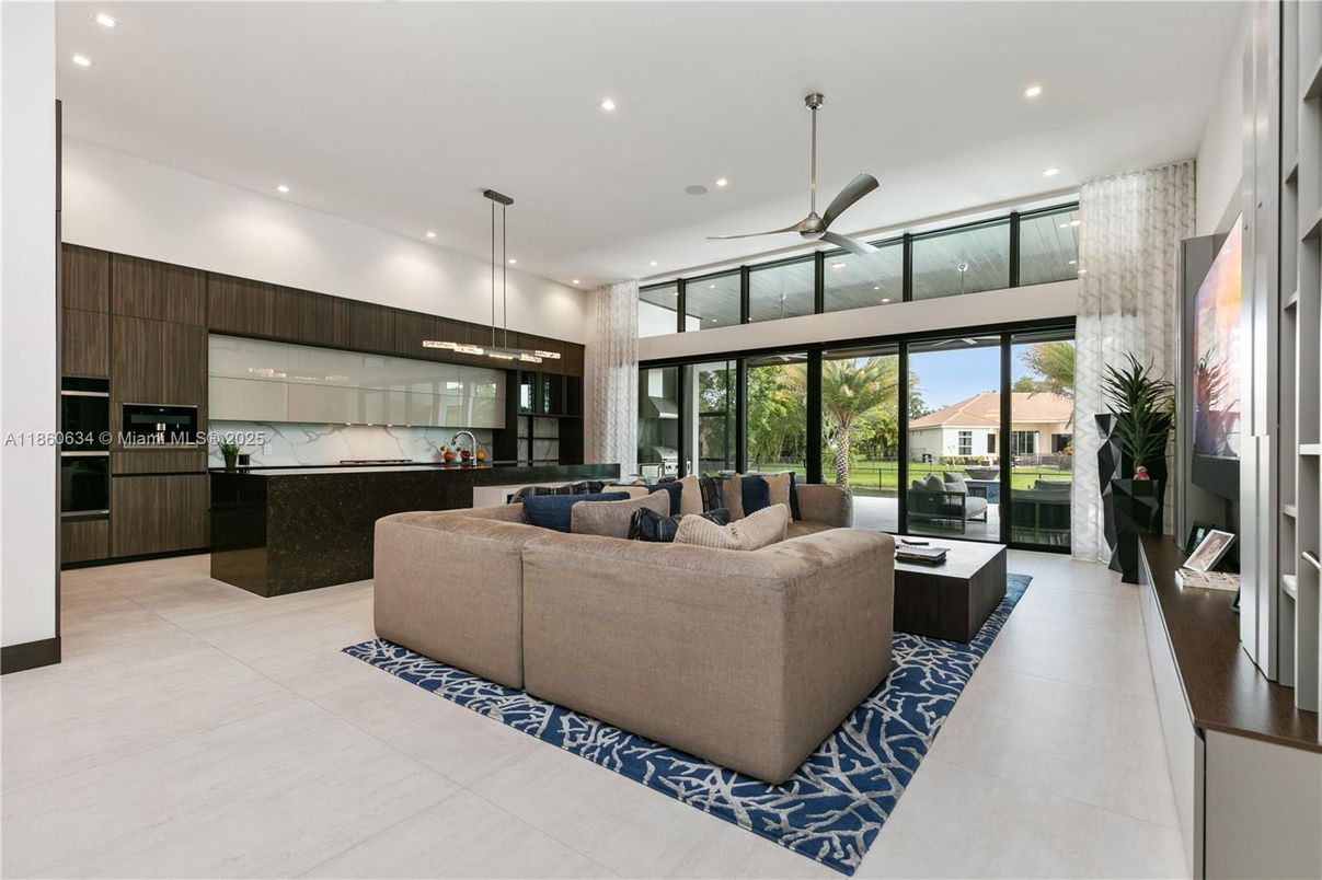Interior, Living room, Pendant Lights, Recessed Lighting