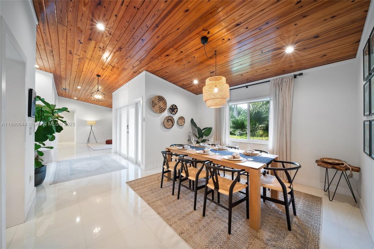 Dining room, Interior, Pendant Lights, Recessed Lighting, Wooden Ceilings