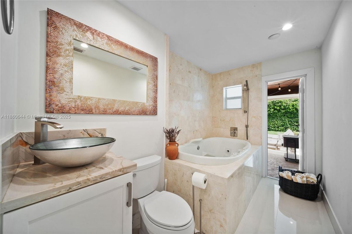 Bathroom, Interior, Recessed Lighting