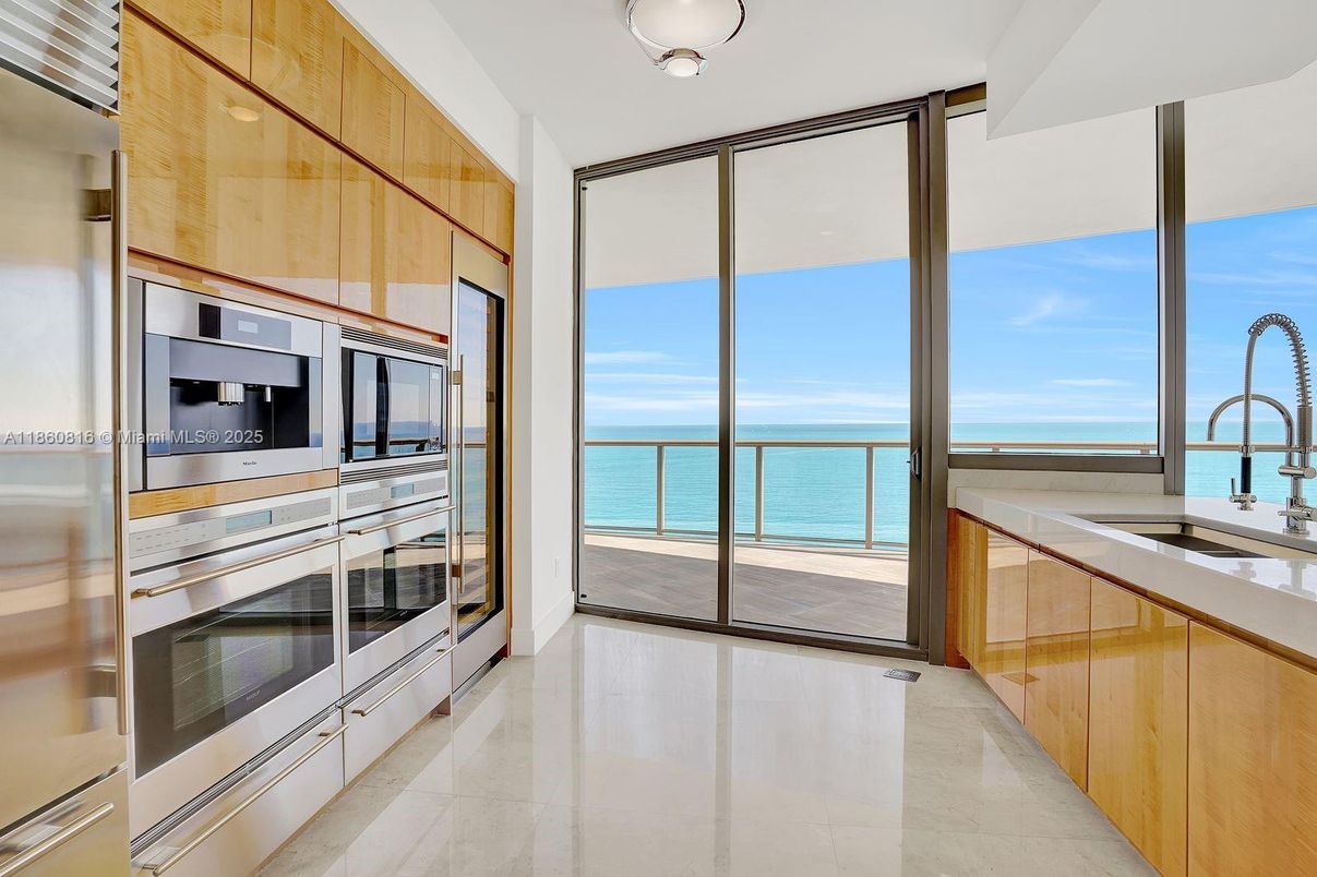 Interior, Kitchen, Stainless Steel Appliances, Water
