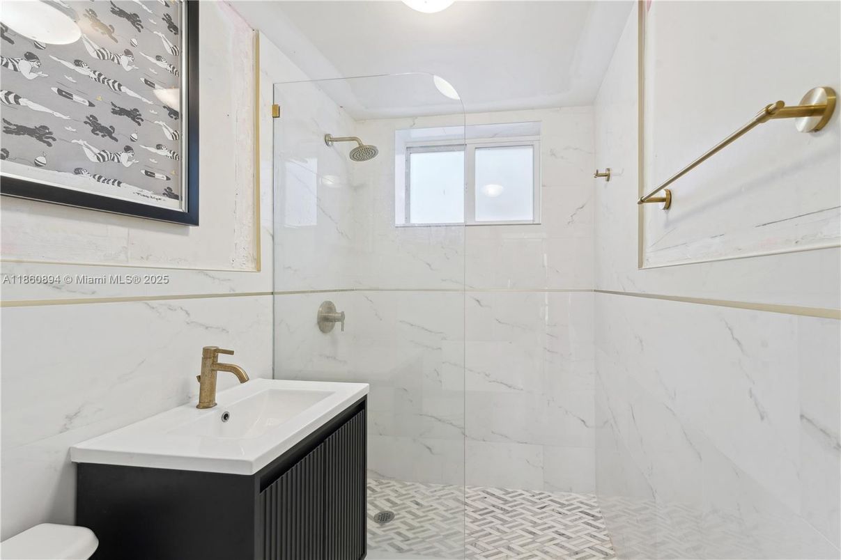 Bathroom, Interior, Marble Walls, Recessed Lighting